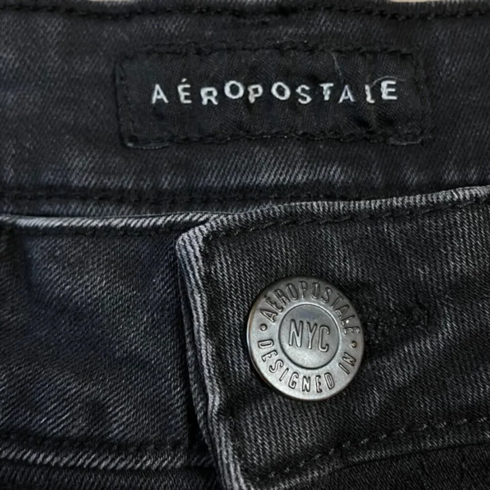 AEROPOSTALE Black Floral Embroidered Shorty Jean Shorts - Size 4 - Picture 5 of 7